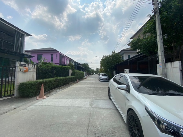 ขายบ้านเดี่ยว 2 ชั้น หมู่บ้านพฤกษาวิลเลจ 32 ถนนโลคัลโรด ตำบลหลักหก อำเภอเมืองปทุมธานี จังหวัดปทุมธานี