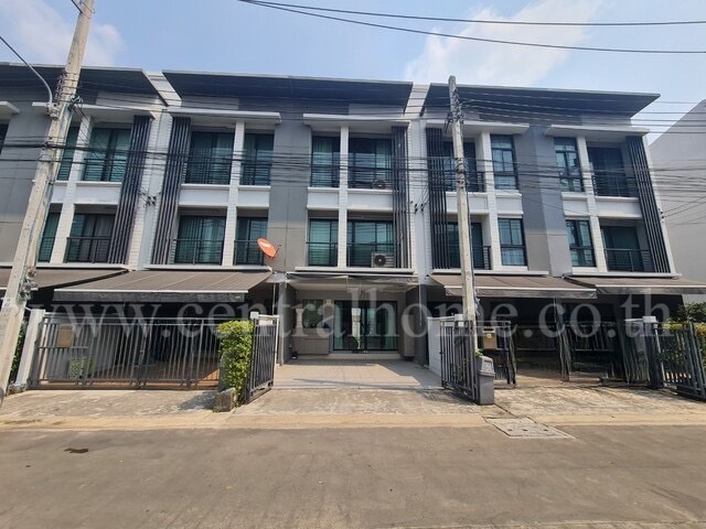 ทาวน์โฮม บ้านกลางเมือง งามวงศ์วาน หน้าสวน