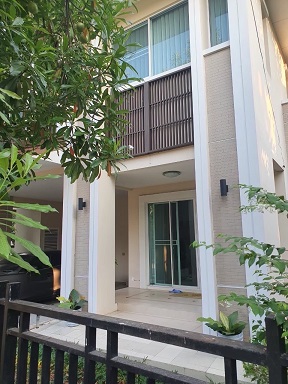 ให้เช่าบ้านเดี่ยว เซนโทร อ่อนนุช-วงแหวน ถ.ลาดกระบัง หน้าบ้านทิศเหนือ โทร 0835533636