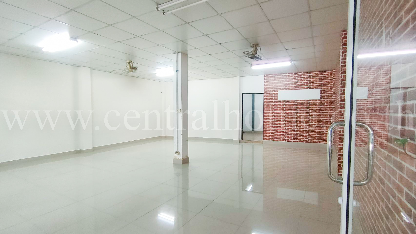 อาคารพานิชย์ รามอินทรา 48 ติดถนน ใกล้ MRT คู้บอน