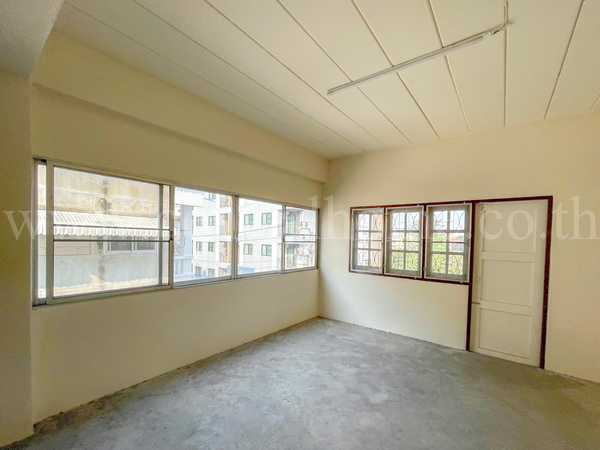 ตึกแถว ห้องริม 17 ตร.ว ถนนเรวดี ซอย 21 น นทบุรี