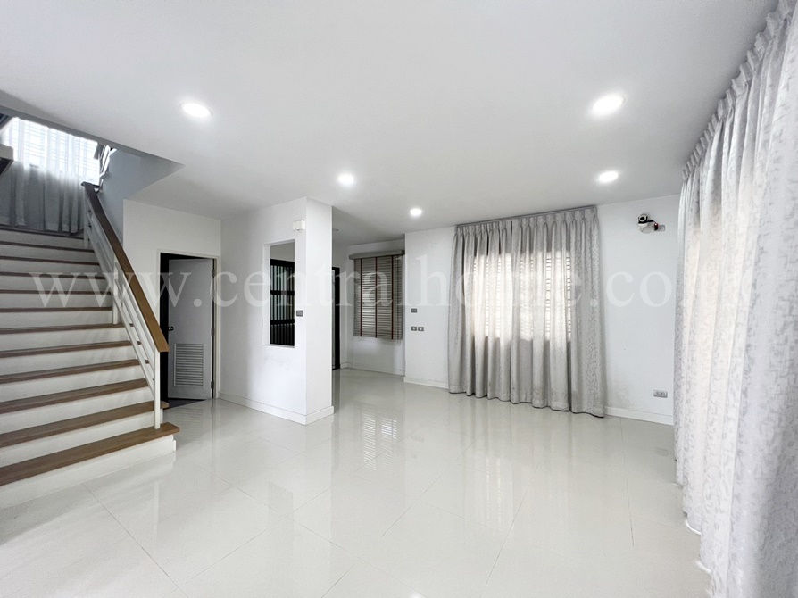 บ้านเดี่ยว หมู่บ้าน มณีรินทร์ ไพรเวซี่ ศรีราชา