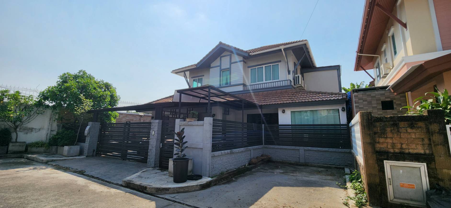 ขายบ้านพร้อมที่ดิน หมู่บ้านปริญญดา ฉลองรัช (เลียบทางด่วนรามอินทรา) ทำเลดี ลาดพร้าว