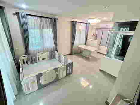 ขาย ทาวน์โฮม 2 ชั้น หมู่บ้าน โกลเด้นทาวน์ รามอินทรา-วงแหวน หลังมุม ติด Club house พื้นที่ 26.8 ตรว. 4 ห้องนอน 3 ห้องน้ำ ติดถนนเลียบวงแหวนกาญจนาฯ ใกล้ทางด่วน เดินทางสะดวกหลายช่องทาง  ราคาดีงาม ตกแต่งพร้อมอยู่