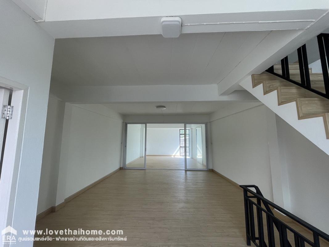 ขายตึกแถว ถนนรามอินทรา42/1 เข้าซอยเพียง 150 เมตร พื้นที่23ตรว. เดินทางสะดวก ตกแต่งสวย สภาพดี ราคาต่อรองได้ ใกล้ตลาดนัดเลียบทางด่วน