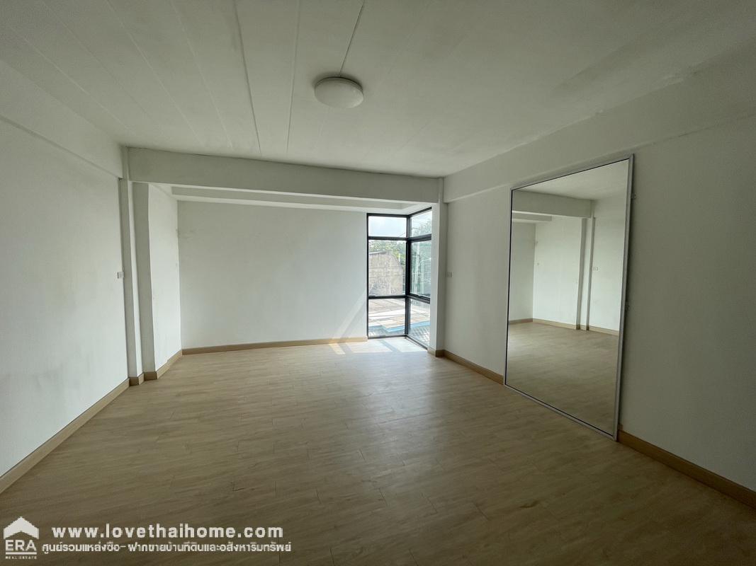 ขายตึกแถว ถนนรามอินทรา42/1 เข้าซอยเพียง 150 เมตร พื้นที่23ตรว. เดินทางสะดวก ตกแต่งสวย สภาพดี ราคาต่อรองได้ ใกล้ตลาดนัดเลียบทางด่วน