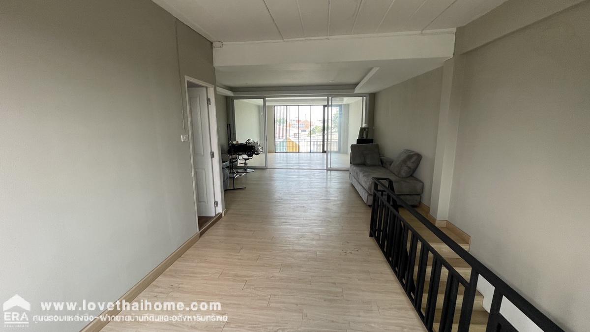 ขายตึกแถว ถนนรามอินทรา42/1 เข้าซอยเพียง 150 เมตร พื้นที่23ตรว. เดินทางสะดวก ตกแต่งสวย สภาพดี ราคาต่อรองได้ ใกล้ตลาดนัดเลียบทางด่วน