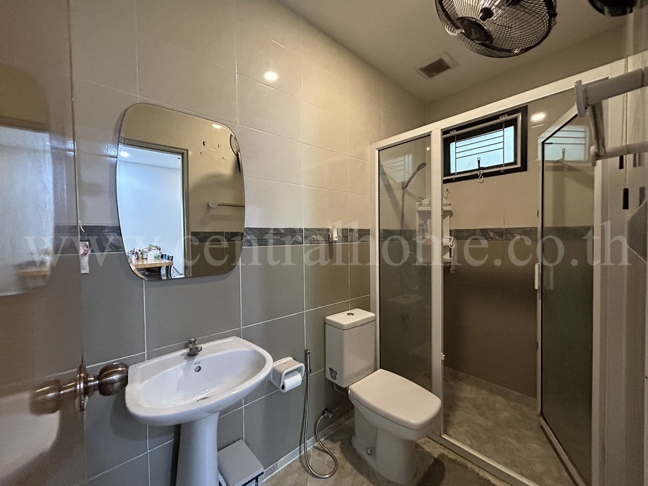 บ้านแฝด หมู่บ้าน ทรัพย์ธานี 5 คลอง 8 ปทุมธานี ถูกสุดในโครงการ