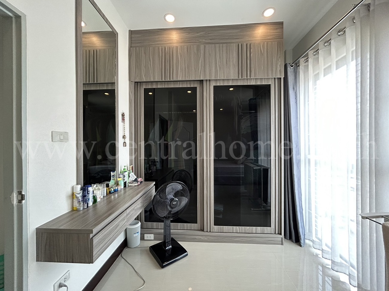 บ้านแฝด หมู่บ้าน ทรัพย์ธานี 5 คลอง 8 ปทุมธานี ถูกสุดในโครงการ