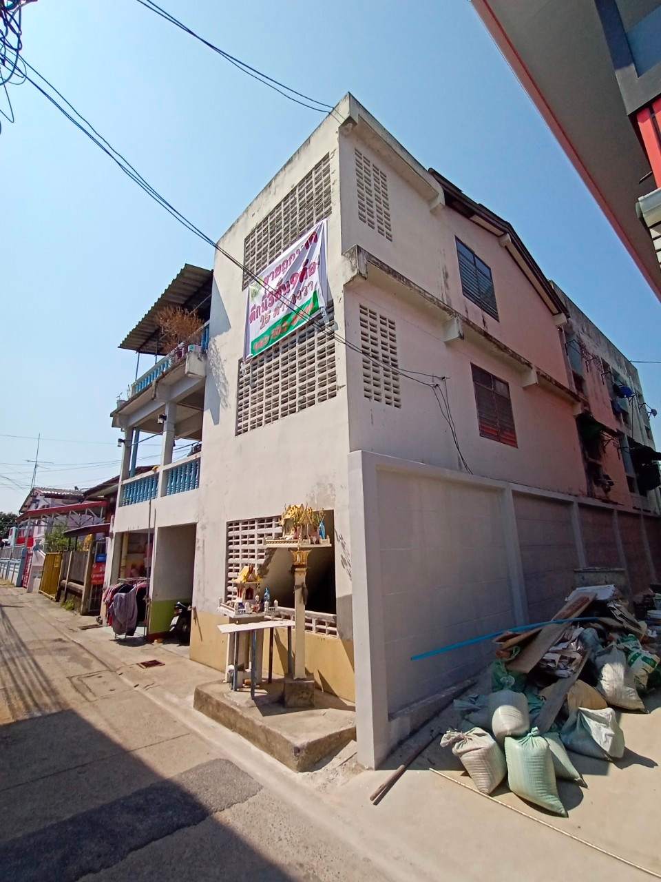 ขายอพาร์ทเม้น 3 ชั้น บางนา สรรพาวุธ สมุทรปราการ ซอยจ่าโสด แยก 9 แขวงบางนา เขตพระโขนง จังหวัดกรุงเทพมหานคร