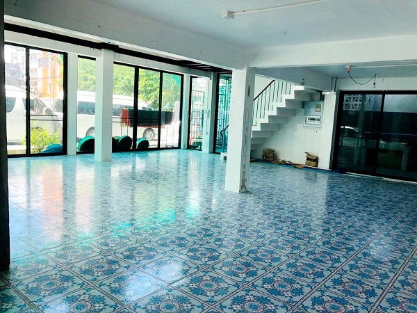 ขายด่วน อาคารพาณิชย์ 4ชั้นครึ่ง 37ตรว ย่านบางลำภู ล้อมรอบไปด้วย  โรงแรม ร้านอาหาร ย่านนักท่องเที่ยว หน้ากว้าง 9เมตร ลึก 12เมตร 