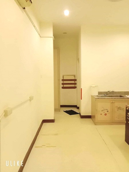  ขายอาคารพาณิชย์ 4ชั้น ไม่รวมดาดฟ้า สร้างเต็ม อยู่ใจกลางสำเพ็ง    หน้ากว้าง 4 เมตร ลึก 14เมตร ทำเลค้าขาย เหมาะทำออฟฟิศ  เนื้อที่14 ตรว ร้านค้า โกดัง ที่เก็บของ ราคาขายต่ำกว่าราคาประเมิน