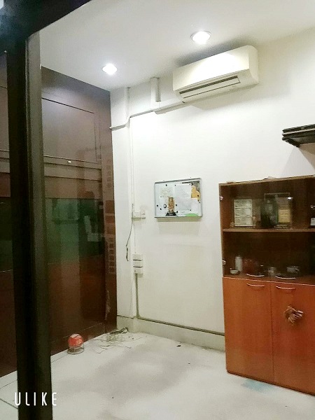  ขายอาคารพาณิชย์ 4ชั้น ไม่รวมดาดฟ้า สร้างเต็ม อยู่ใจกลางสำเพ็ง    หน้ากว้าง 4 เมตร ลึก 14เมตร ทำเลค้าขาย เหมาะทำออฟฟิศ  เนื้อที่14 ตรว ร้านค้า โกดัง ที่เก็บของ ราคาขายต่ำกว่าราคาประเมิน