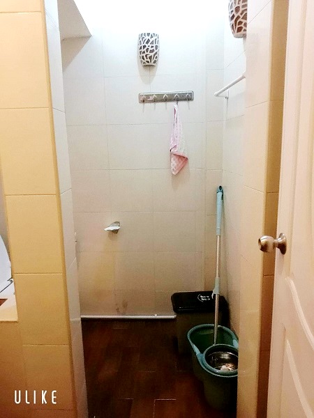  ขายอาคารพาณิชย์ 4ชั้น ไม่รวมดาดฟ้า สร้างเต็ม อยู่ใจกลางสำเพ็ง    หน้ากว้าง 4 เมตร ลึก 14เมตร ทำเลค้าขาย เหมาะทำออฟฟิศ  เนื้อที่14 ตรว ร้านค้า โกดัง ที่เก็บของ ราคาขายต่ำกว่าราคาประเมิน