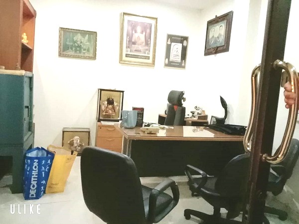  ขายอาคารพาณิชย์ 4ชั้น ไม่รวมดาดฟ้า สร้างเต็ม อยู่ใจกลางสำเพ็ง    หน้ากว้าง 4 เมตร ลึก 14เมตร ทำเลค้าขาย เหมาะทำออฟฟิศ  เนื้อที่14 ตรว ร้านค้า โกดัง ที่เก็บของ ราคาขายต่ำกว่าราคาประเมิน