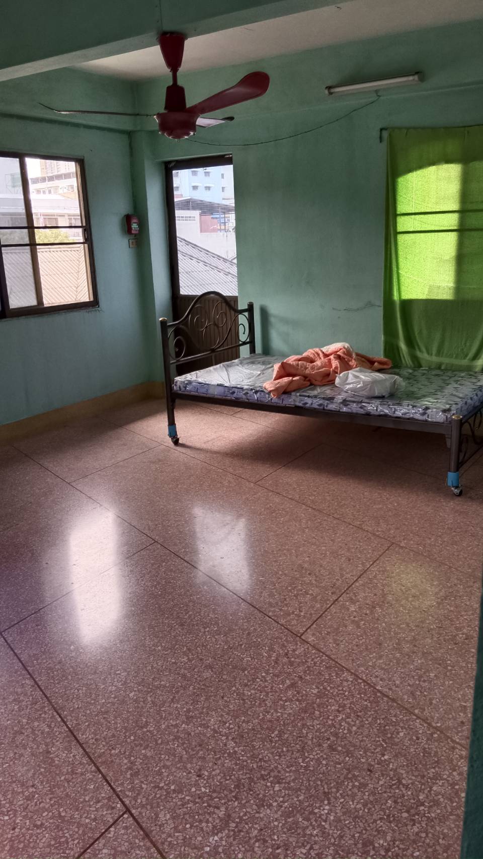 ขายอาคารพาณิชย์ 3.5 ชั้น บางรัก ตรอกฉลองกรุง หัวลำโพง สัมพันธวงค์ ปทุมวัน พระราม 4