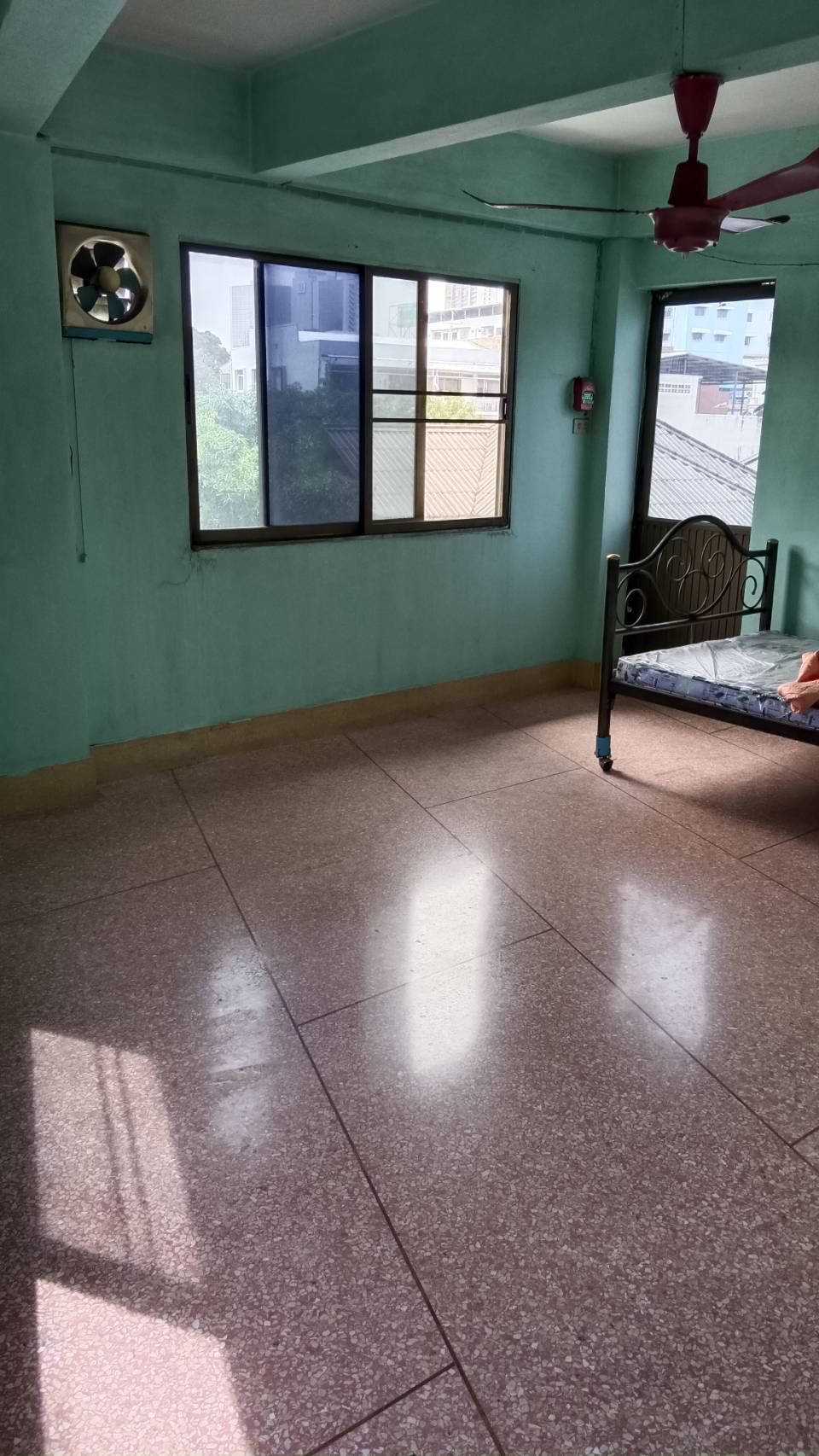 ขายอาคารพาณิชย์ 3.5 ชั้น บางรัก ตรอกฉลองกรุง หัวลำโพง สัมพันธวงค์ ปทุมวัน พระราม 4