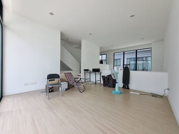 MBH33 ขายทาวน์โฮม หมู่บ้าน เนอวานา ดีฟายน์ ศรีนครินทร์-พระราม 9