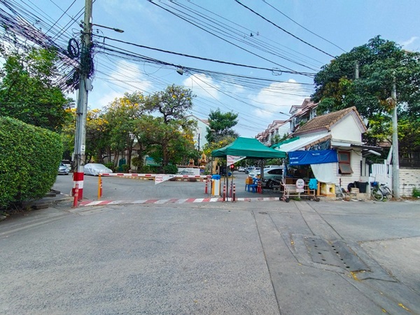 ขายด่วนทาวน์โฮม 3 ชั้น หมู่บ้านริมสวน (ดอนเมือง) ตำบลสีกัน แขวงดอนเมือง เขตดอนเมือง กรุงเทพมหานคร