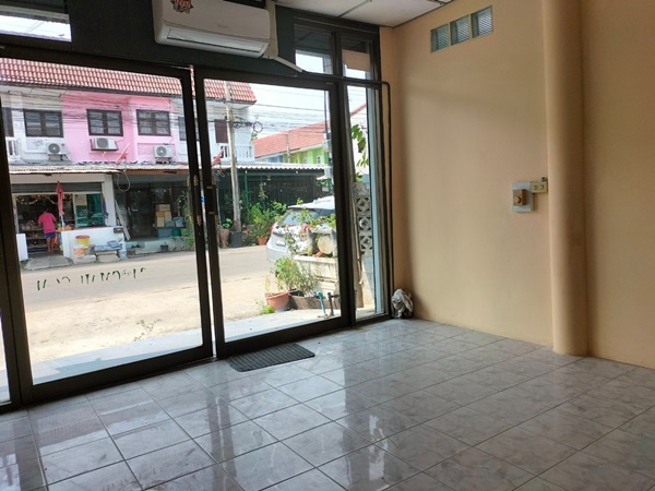 ขายบ้าน 2 ชั้น หมู่บ้านจุฑาภัทร ย่านวัดบ่อทอง ตำบลคูขวาง อำเภอลาดหลุมแก้ว จังหวัดปทุมธานี