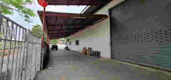 ขาย ที่ดินพร้อมคลังสินค้า (โกดัง) มินิแฟคตอรี่ และออฟฟิตสำนักงานใจกลางเมือง พื้นที่รวม 497 ตรว. (1 ไร่ 97 ตรว.) ตั้งอยู่บนถนนรามอินทรา ใกล้โครงการสถานีรถไฟฟ้าสายสีชมพู