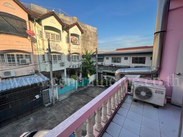 ทาวน์เฮ้าส์ 3 ชั้น บ้านเจริญสุข บางกรวย-ไทรน้อย