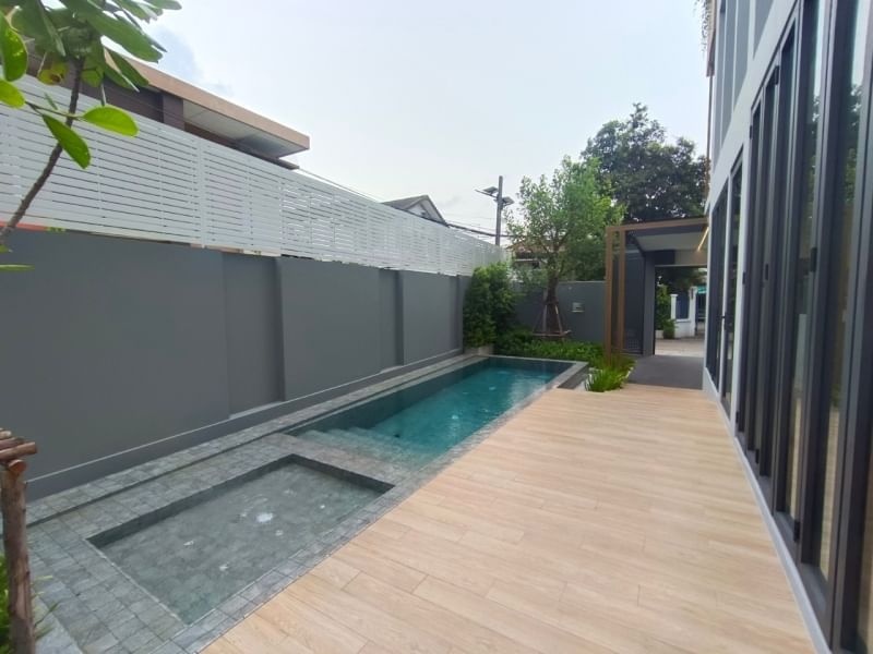 MBB108 บ้านแฝดสุดหรู 3 ชั้นครึ่ง ซอยลาดพร้าว 87