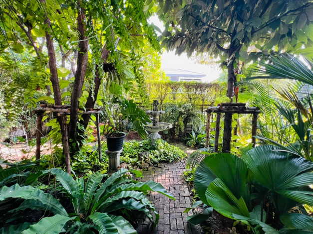 ขายด่วน บ้านพร้อมเฟอร์นิเจอร์  เจ้าของขายเอง ราคาลดได้อีก สภาพสวยงาม ร่มรื่น   ใกล้ทางด่วน ใกล้รถไฟฟ้า