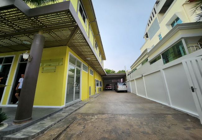 ขายคลังสินค้าพร้อมออฟฟิศ ซอยพหลโยธิน 32 ถนนพหลโยธิน เขตจตุจักร กรุงเทพมหานคร