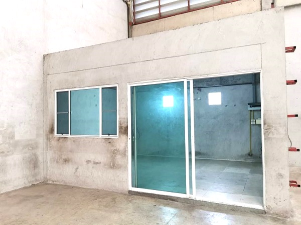 ให้เช่าโกดังมีนบุรี ขนาด  425 ตรม และอีกหลายขนาด  ห่างตลาดมีนบุรีเพียง 5 กม รับน้ำหนักได้ 3 ตัน ต่อ ตรม  