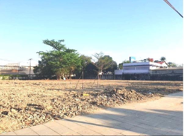 ขายด่วนที่ดินติดถนนพุทธมณฑลสาย3 เนื้อที 733 ตารางวา หรือ เนื้อที่ 1-3-33 ไร่ 