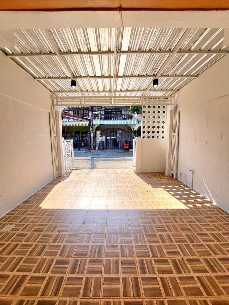 ABB90 ทาวน์เฮ้าส์ 2 ชั้น หมู่บ้าน ร่มทิพย์ ถนนหทัยราษฎร์ 33 ขาย 1,950,000 บาท