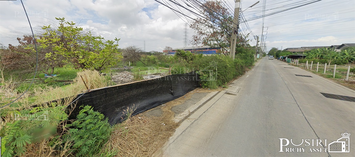 สร้างโรงงานได้ 13,000 ตร.ม. ที่สีม่วงเกือบ 13 ไร่ ฮวงจุ้ยดีหน้ากว้าง 94 ม. หันทิศใต้ รถเทรลเลอร์เข้า - ออกสะดวก ใกล้ถนนเศรษฐกิจเเละพุทธสาคร kk5113s