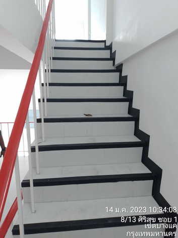 ขายอาคารพาณิชย์ 4 ชั้นมีชั้นลอย ปรับปรุงใหม่ ติดถนนกาญจนาภิเษก บ้านอยู่ติดทางด้านขวากับสมาคมธุรกิจ