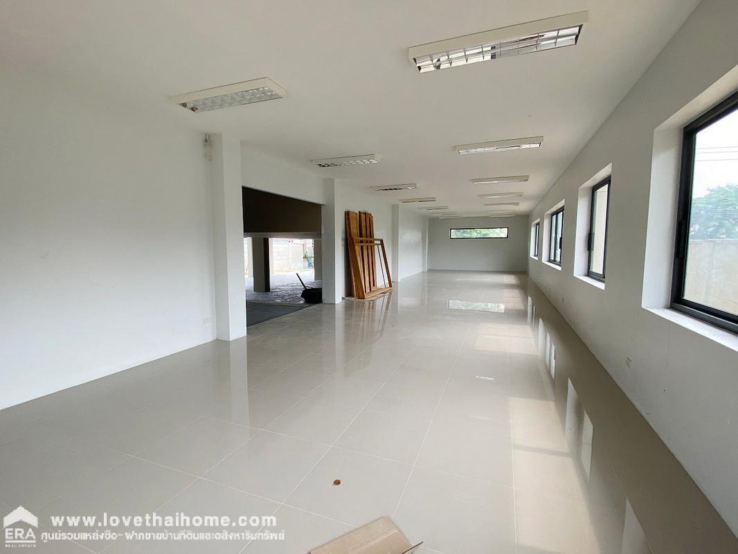 ขายบ้านคฤหาสน์พุทธมณฑลสาย 2 ใกล้เดอะมอลล์บางแคเพียง 10 นาที พื้นที่ 199 ตรว. สูง 3 ชั้น มีลิฟท์และสระว่ายน้ำ
