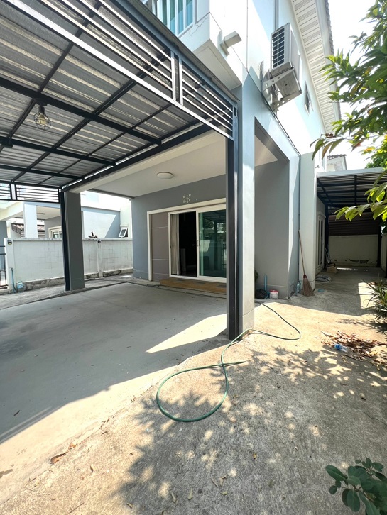  ขายบ้านแฝด ต่อเติมหลังคาหน้าบ้าน หลังบ้าน ราคาถูก พร้อมอยู่ ของแถมมากกว่า 9 รายการ