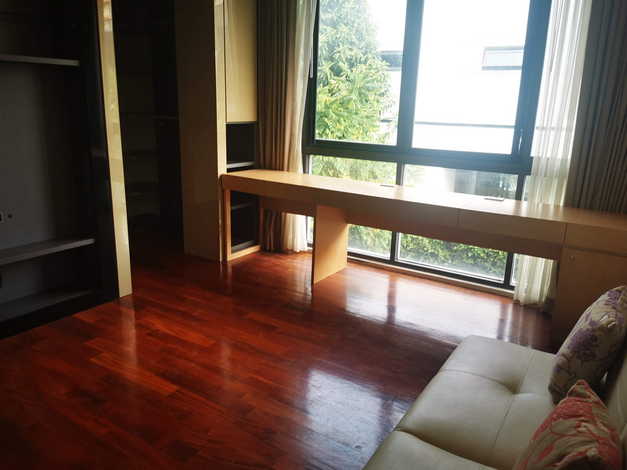 ขายบ้านแฝด The Plot Yen-Akat 3 ชั้น ใกล้ถนนพระรามสี่ คลองเตย อยู่ใจกลางเมือง ทำเลดี 