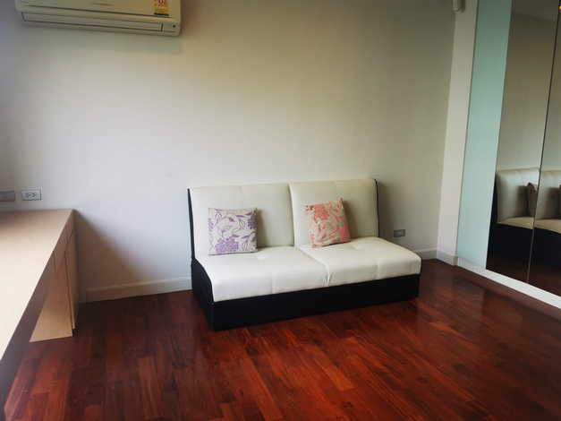 ขายบ้านแฝด The Plot Yen-Akat 3 ชั้น ใกล้ถนนพระรามสี่ คลองเตย อยู่ใจกลางเมือง ทำเลดี 