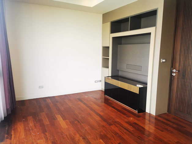 ขายบ้านแฝด The Plot Yen-Akat 3 ชั้น ใกล้ถนนพระรามสี่ คลองเตย อยู่ใจกลางเมือง ทำเลดี 