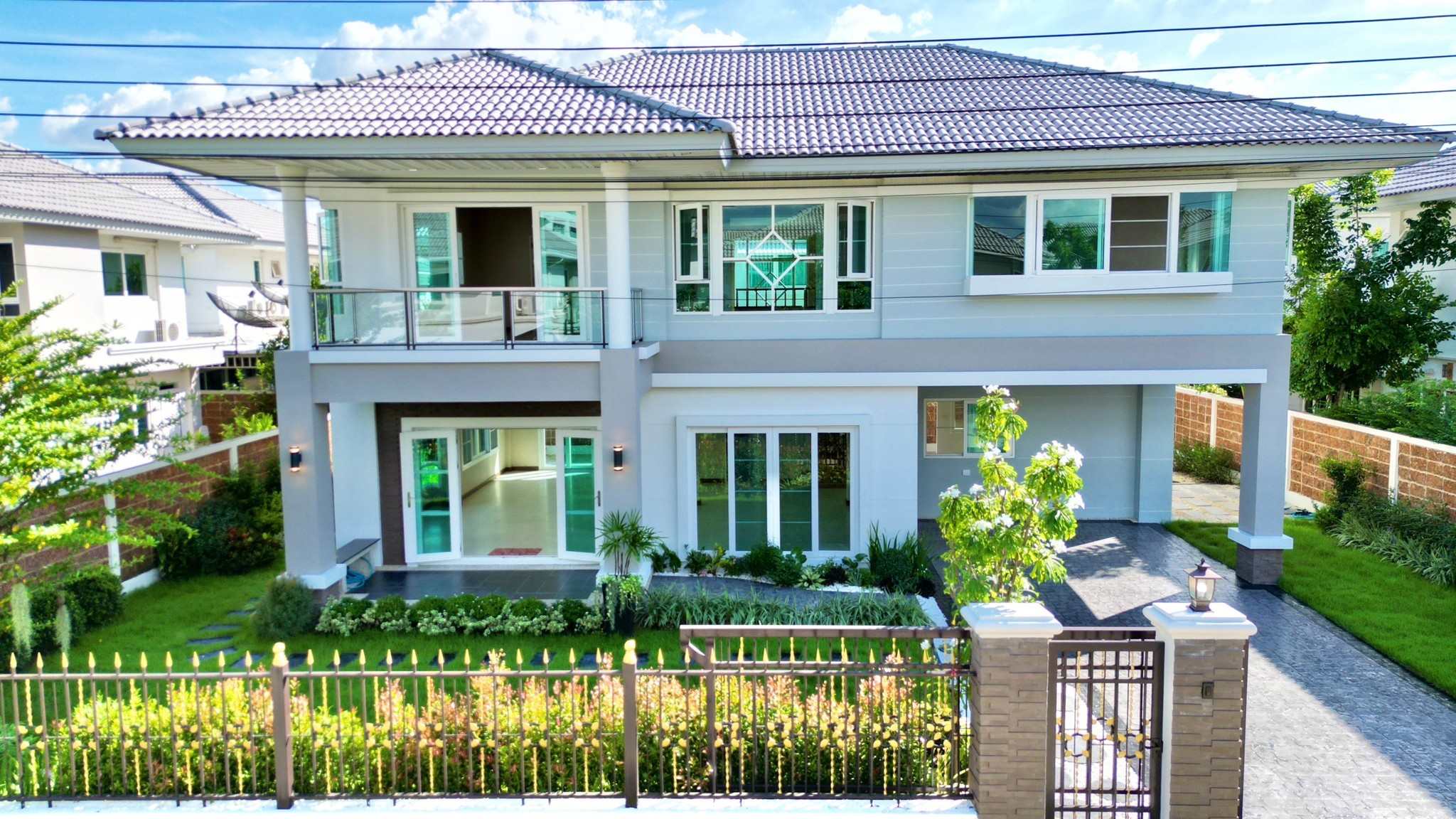 บ้าน หลังใหญ่ ใกล้มหิดล ใกล้ถนนอุทยาน (ถ.อักษะ) หมู่บ้าน “ ศุภาลัย พรีมา วิลล่า พุทธมณฑล สาย 3 “ เพียง 13.99 ลบ (ลดจาก 14.50 ลบ) 