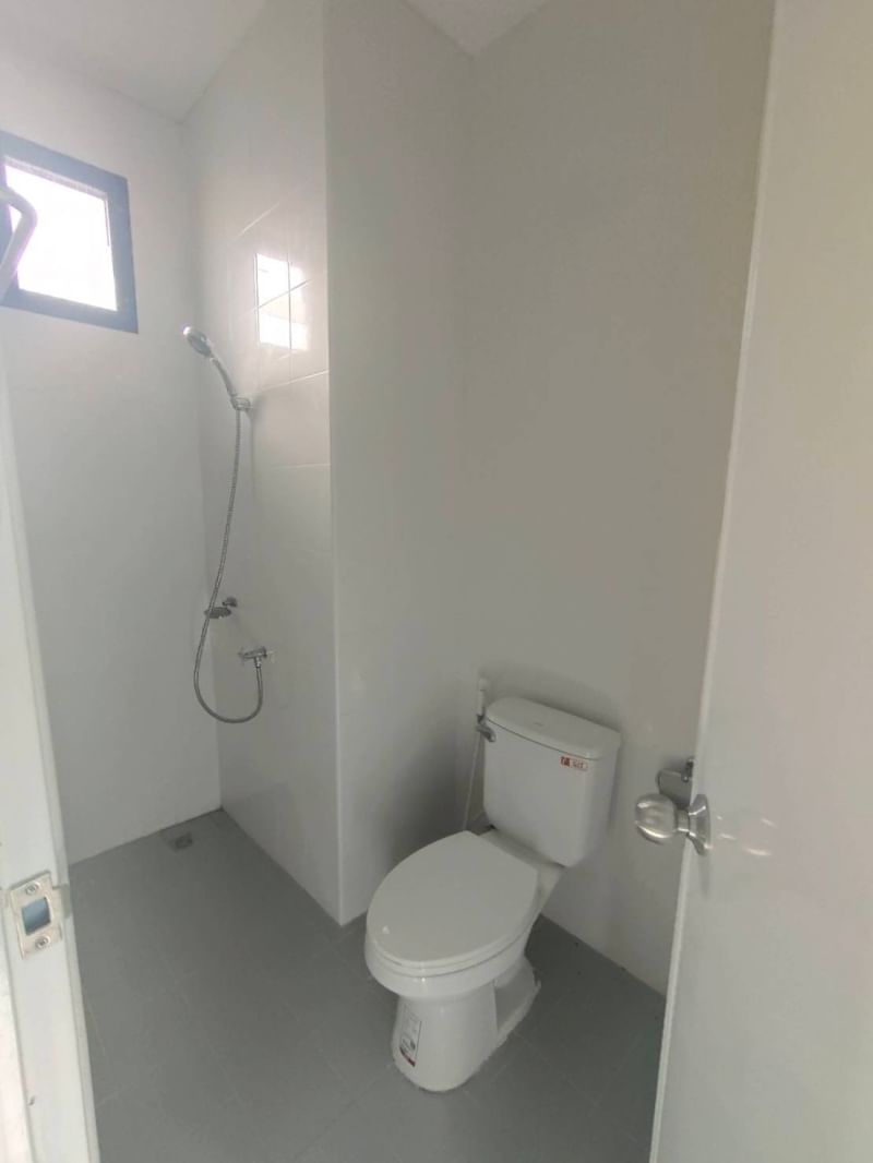 ABB128 ขายอาคารพาณิชย์ 3 ชั้นครึ่ง ตรงข้ามบริษัทน้ำมันพืชไทย จำกัด มหาชน ติดธนาคารธอส.สาขานครชัยศรี ใกล้ตลาดท่านา