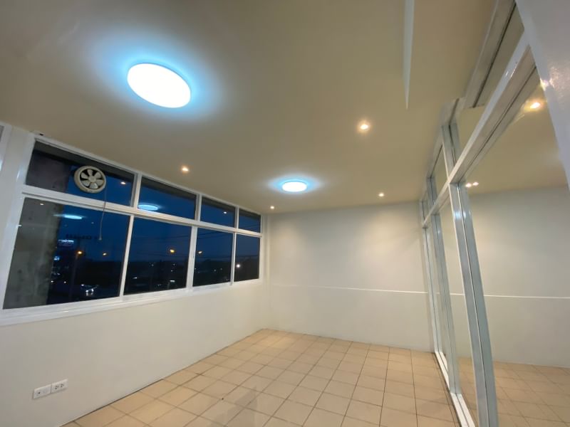 ABB129 ขาย อาคารพาณิชย์ รีโนเวทใหม่ 2 ห้องติดกัน ติดถนนเพชรเกษม ตรงข้ามวัดท่าตำหนัก เหมาะทำออฟฟิศ หรืออยู่อาศัย