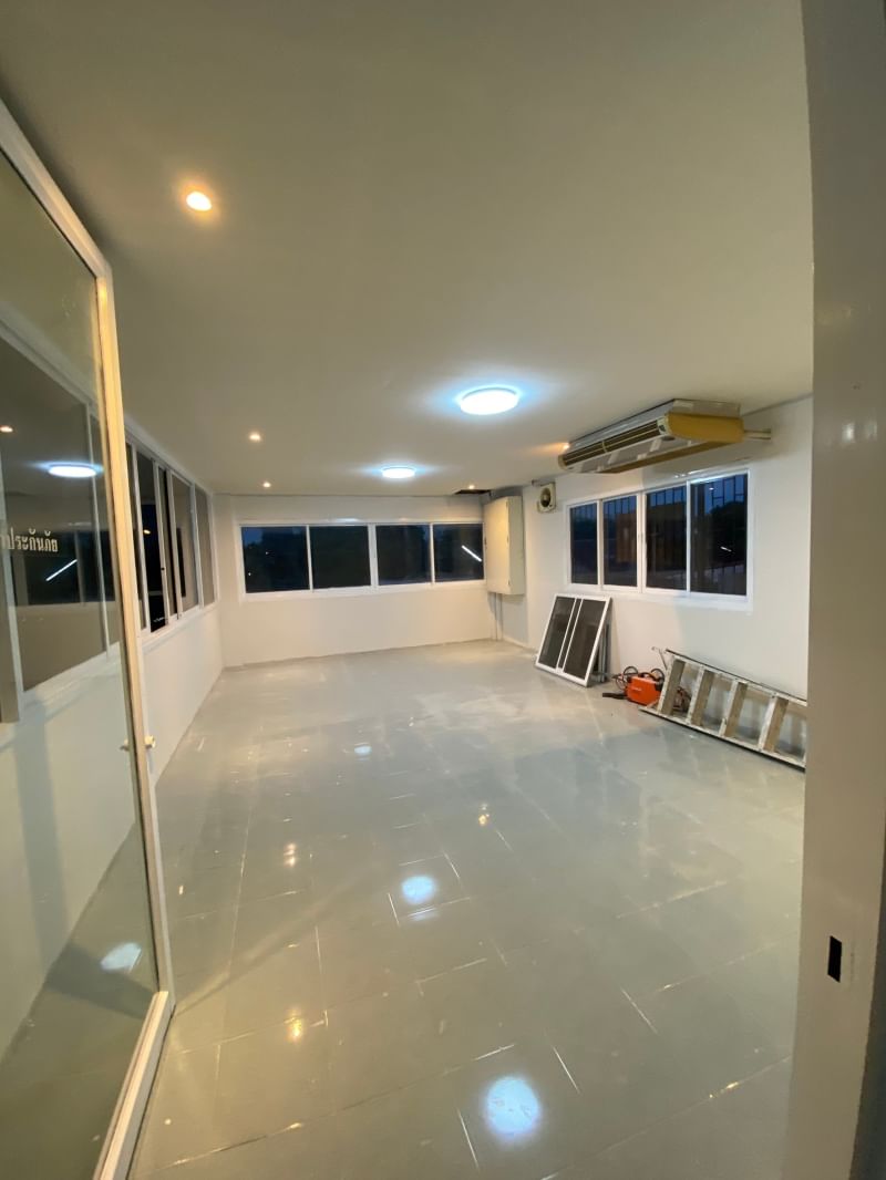 ABB129 ขาย อาคารพาณิชย์ รีโนเวทใหม่ 2 ห้องติดกัน ติดถนนเพชรเกษม ตรงข้ามวัดท่าตำหนัก เหมาะทำออฟฟิศ หรืออยู่อาศัย