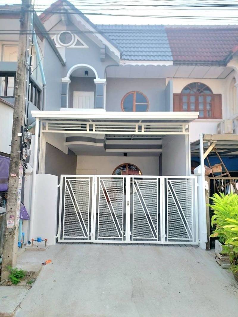 ABB137 ขายด่วน หมู่บ้าน เสนาวิลล่า 4 พระยาสุเรนทร์ 40 ทาวน์เฮ้าส์ 2 ชั้น #แถมเฟอร์นิเจอร์