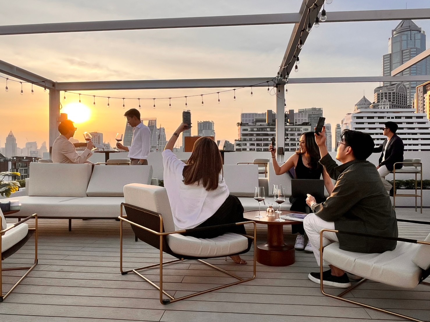 ให้เช่า Rooftop Bar ใกล้ BTS เพลินจิต 98,000 บาท ต่อเดือน รับเอเจ้นท์