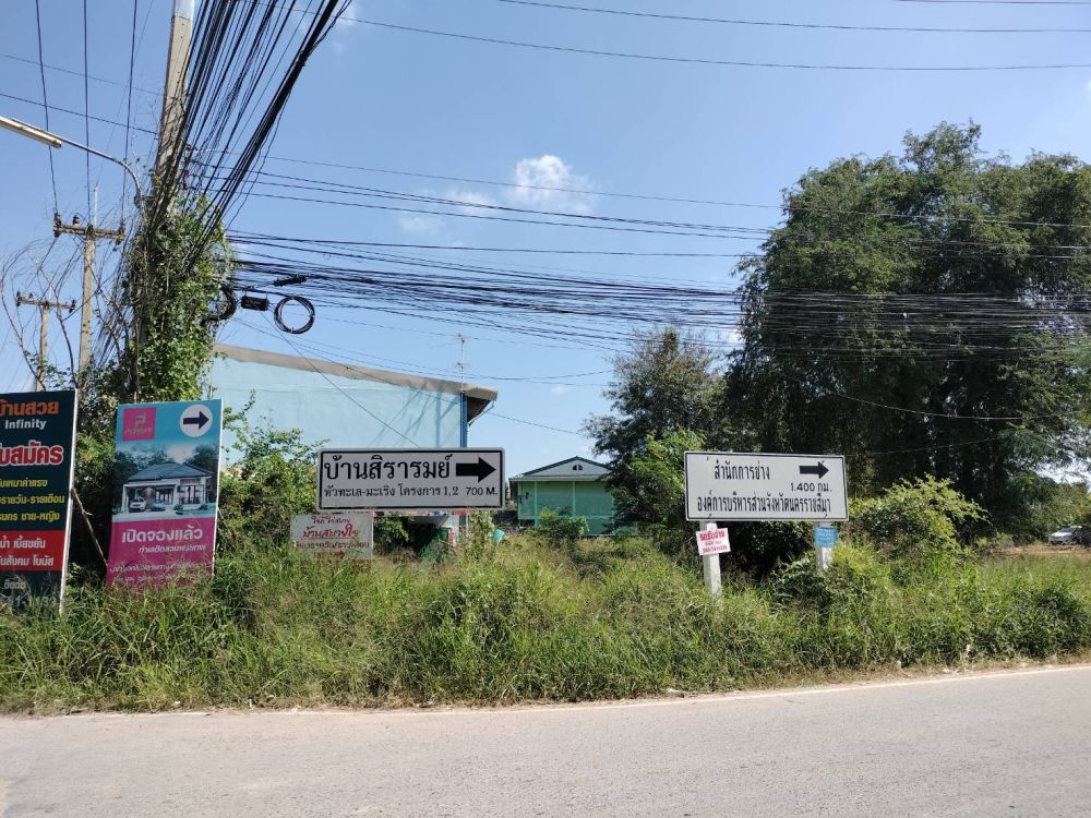 ขายที่ดินเปล่า ทำเลทอง เนื้อที่ 100 ตรว. เหมาะสำหรับปลูกบ้านพักอาศัยหรือเปิดร้านขายของ