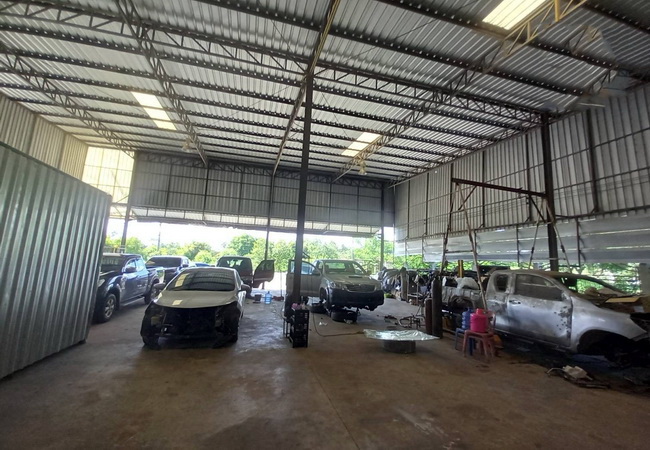 ขายที่ดินพร้อมสิ่งปลูกสร้าง ถนนอุบล-เขมราฐ เนื้อที่ 200 ตารางวา ทำเลดีติดริมถนนใหญ่ เป็นแหล่งชุมชน