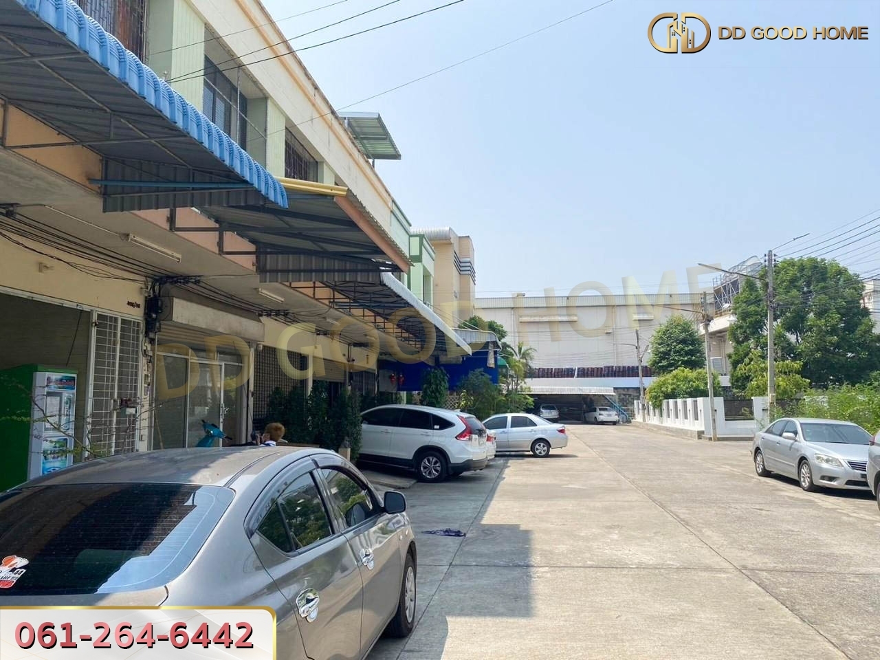 ขายอาคารพาณิชย์ 3 ชั้น ติดถนนเพชรเกษม ต.สนามจันทร์ จ.นครปฐม พร้อมห้องปล่อยเช่า