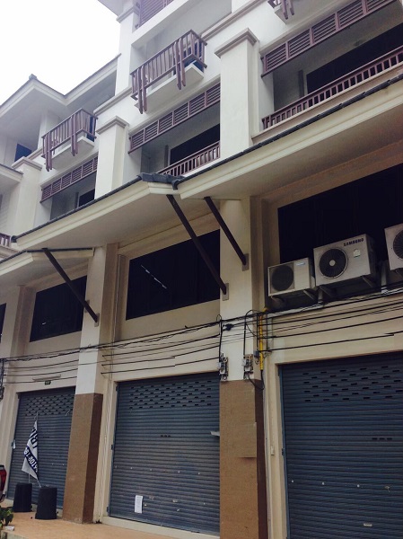 ให้เช่า อาคาร Office 4 ชั้นธนบุรีคอมเพล็กซ์ พระราม2  บ้านสกุลไทย เฟอร์นิเจอร์ครบราคาเช่า 20,000 บาทต่อเดือน 