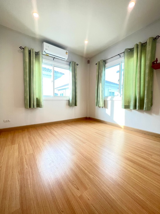  ขายบ้านสภาพสวย ต่อเติมโรงรถหน้าบ้าน-หลังบ้านครบ ของแถม 9 รายการ 